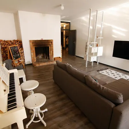 Large 120m With Garden And Cat Near Zoo