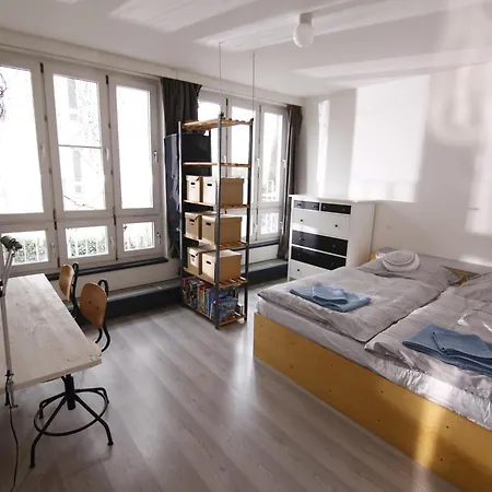 Large 120m With Garden And Cat Near Zoo Apartment Prague