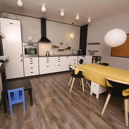 Large 120m With Garden And Cat Near Zoo Apartment Prague